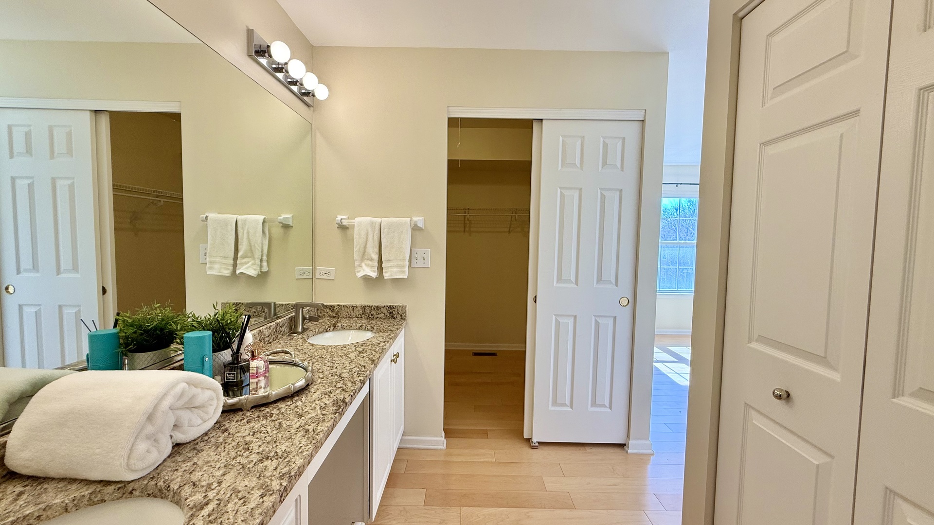 1560 E Baronet Lane, Palatine, IL 60074