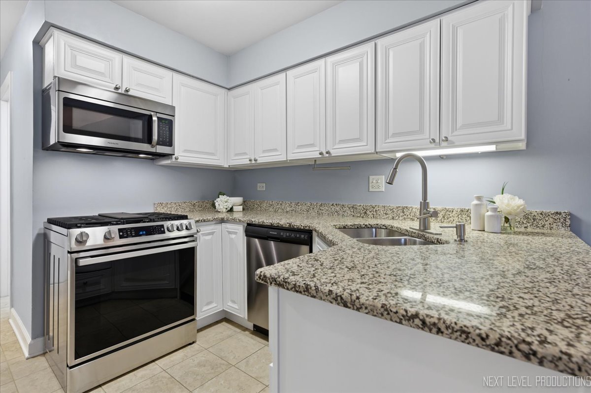 1345 Queensgreen Circle, Naperville, IL 60563