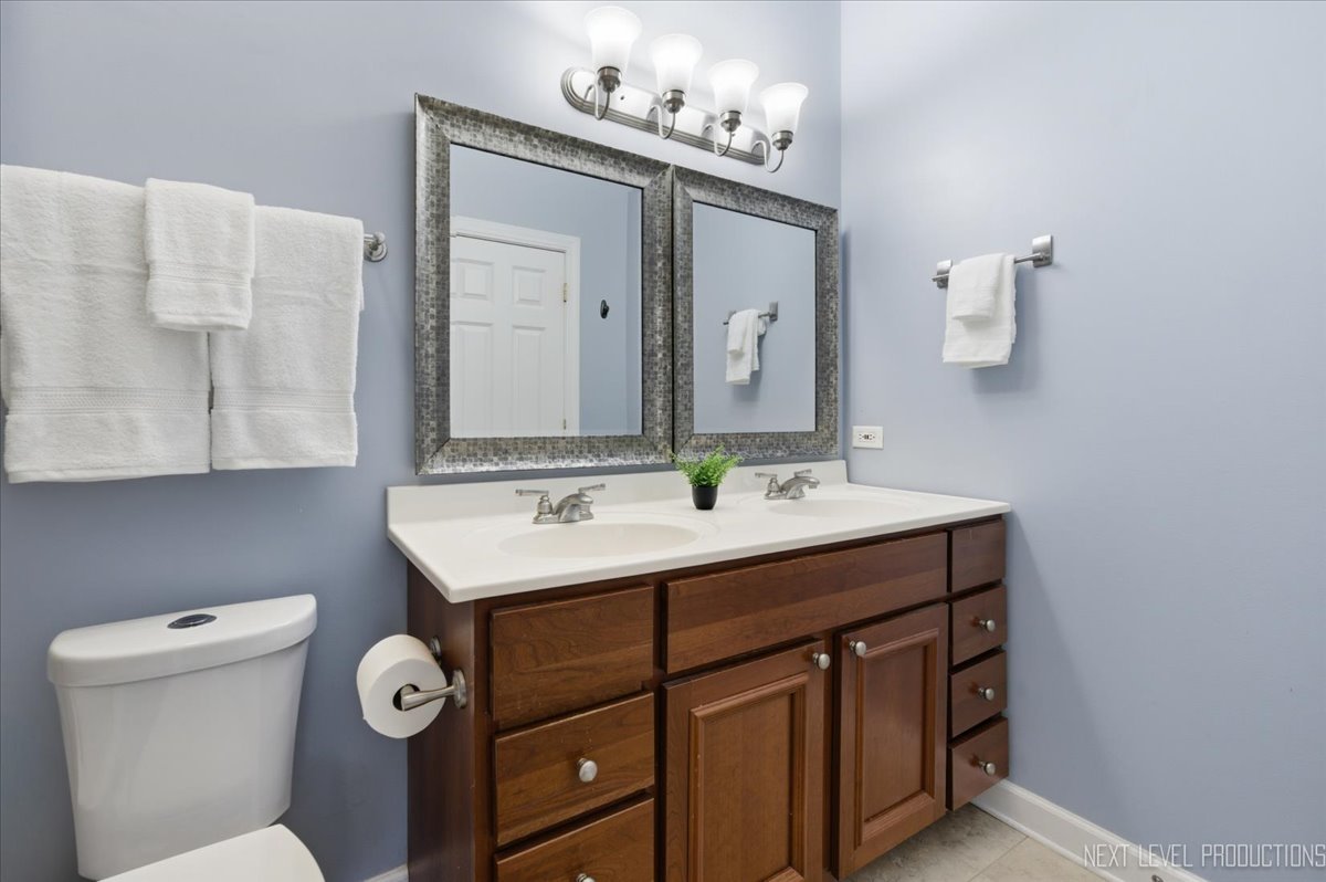 1345 Queensgreen Circle, Naperville, IL 60563