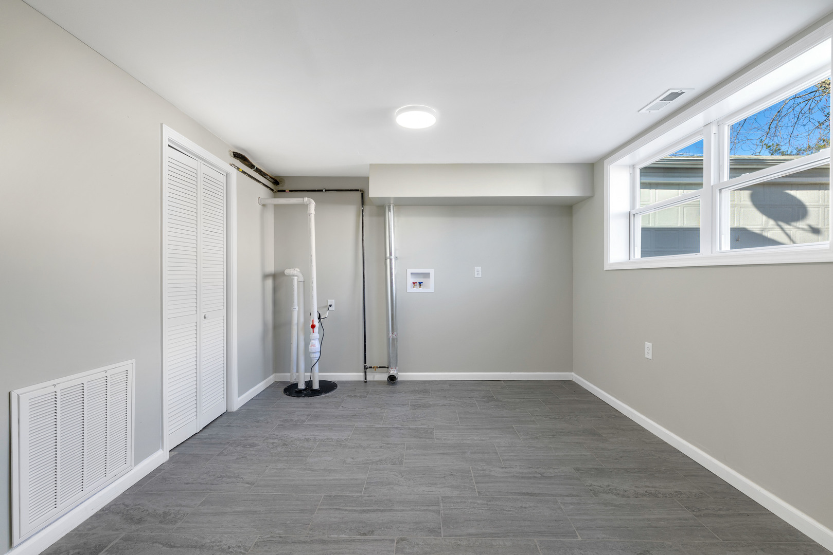 222 Pell Avenue, Romeoville, IL 60446