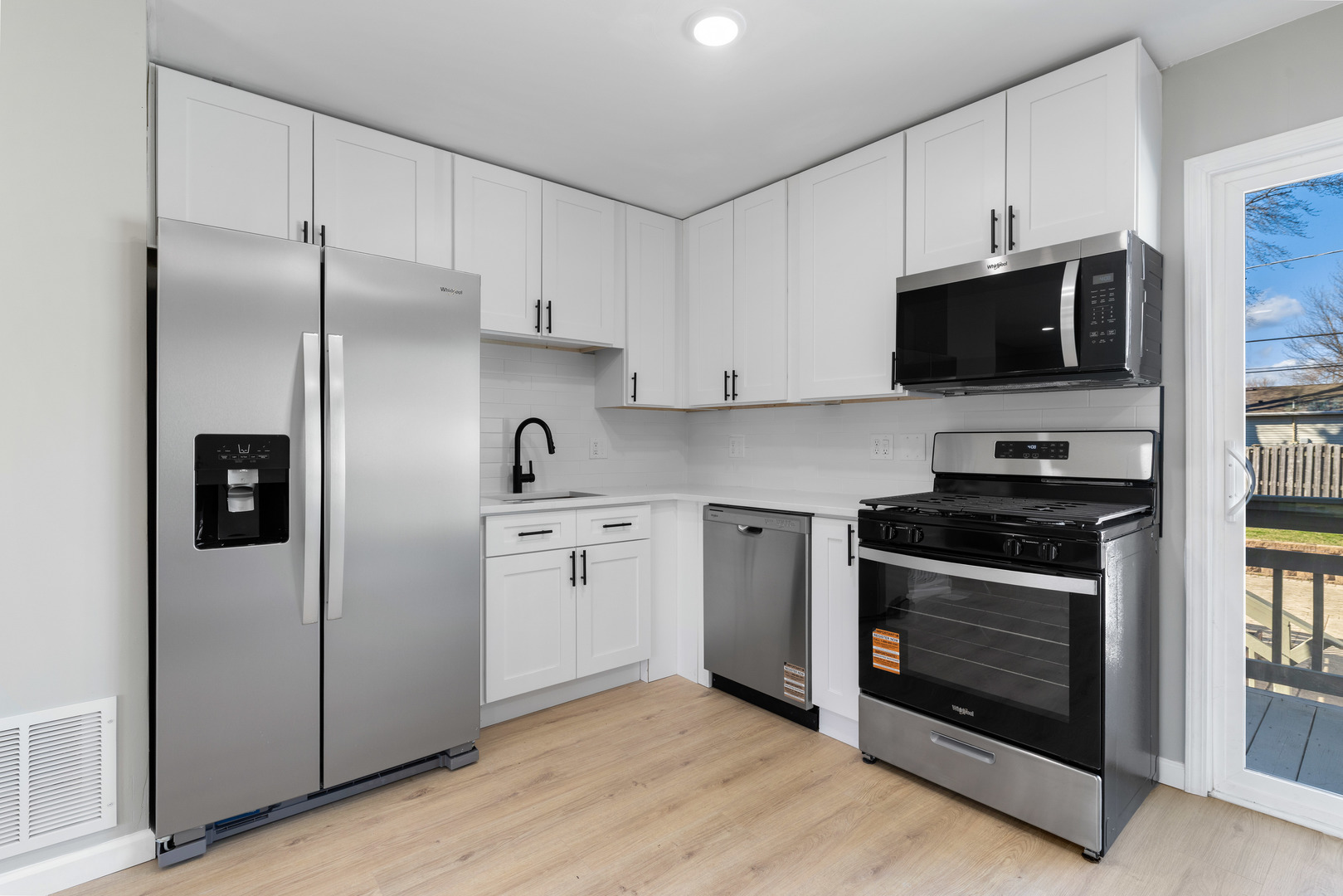 222 Pell Avenue, Romeoville, IL 60446