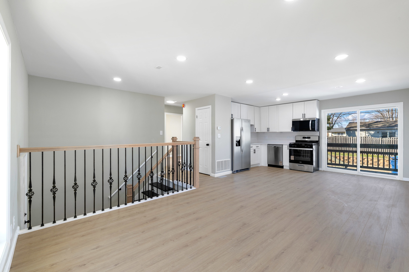 222 Pell Avenue, Romeoville, IL 60446