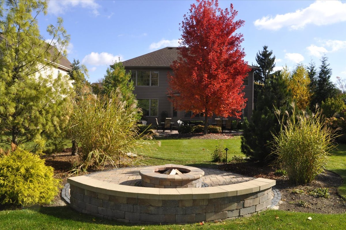 909 King Edward Avenue, St. Charles, IL 60174