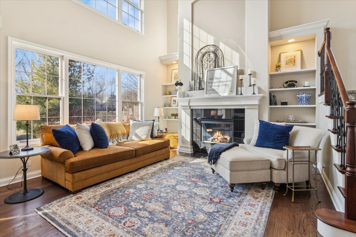 909 King Edward Avenue, St. Charles, IL 60174