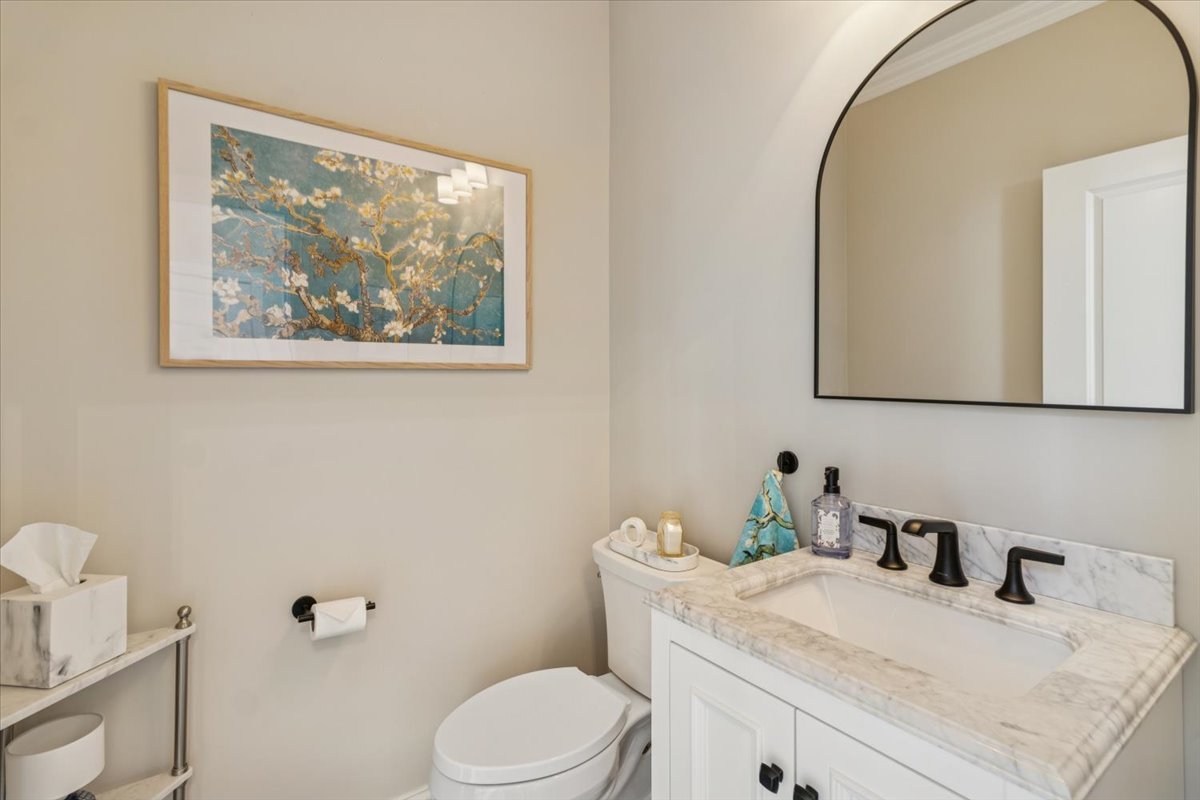 909 King Edward Avenue, St. Charles, IL 60174