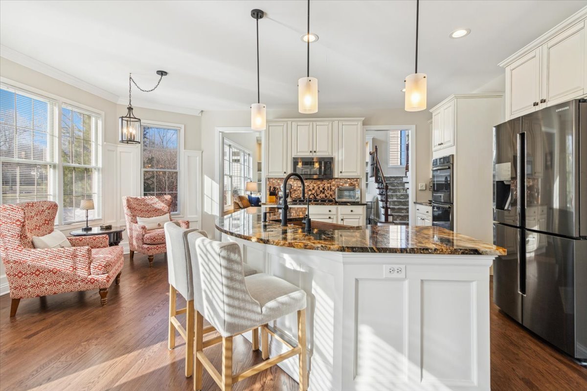 909 King Edward Avenue, St. Charles, IL 60174