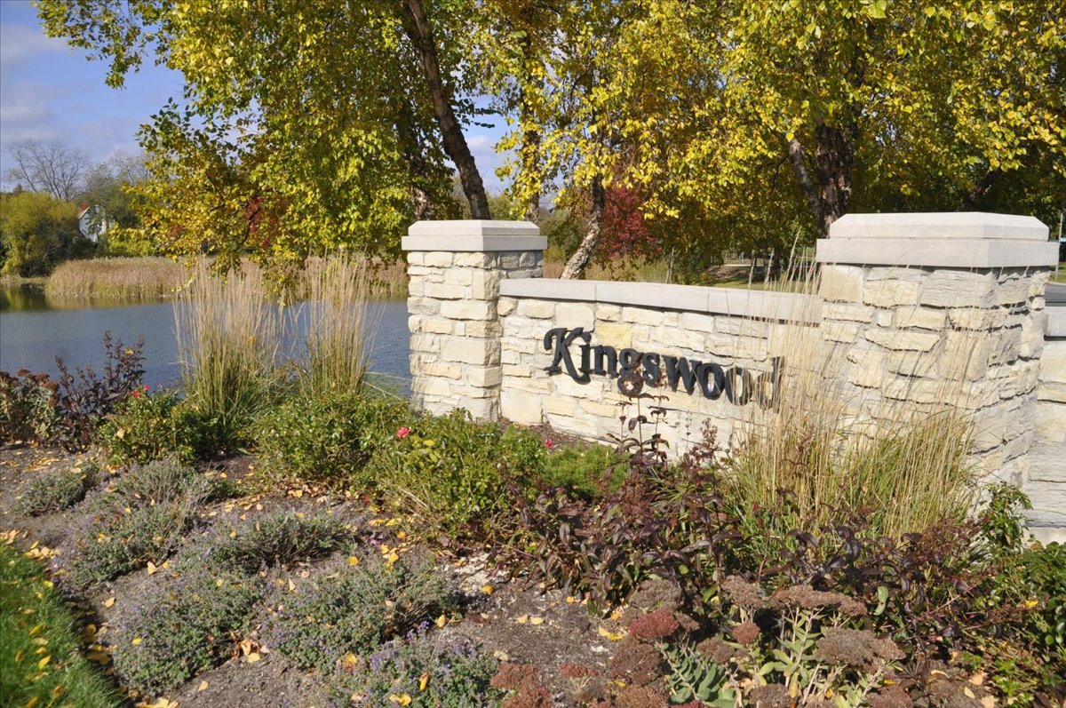 909 King Edward Avenue, St. Charles, IL 60174