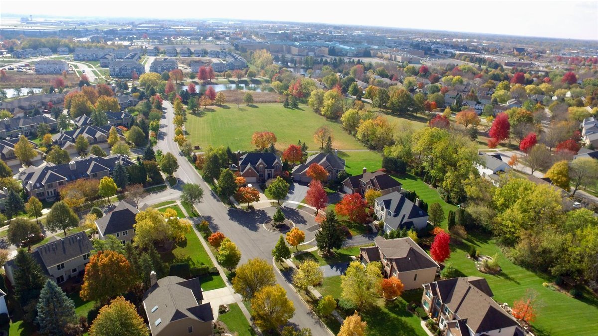 909 King Edward Avenue, St. Charles, IL 60174