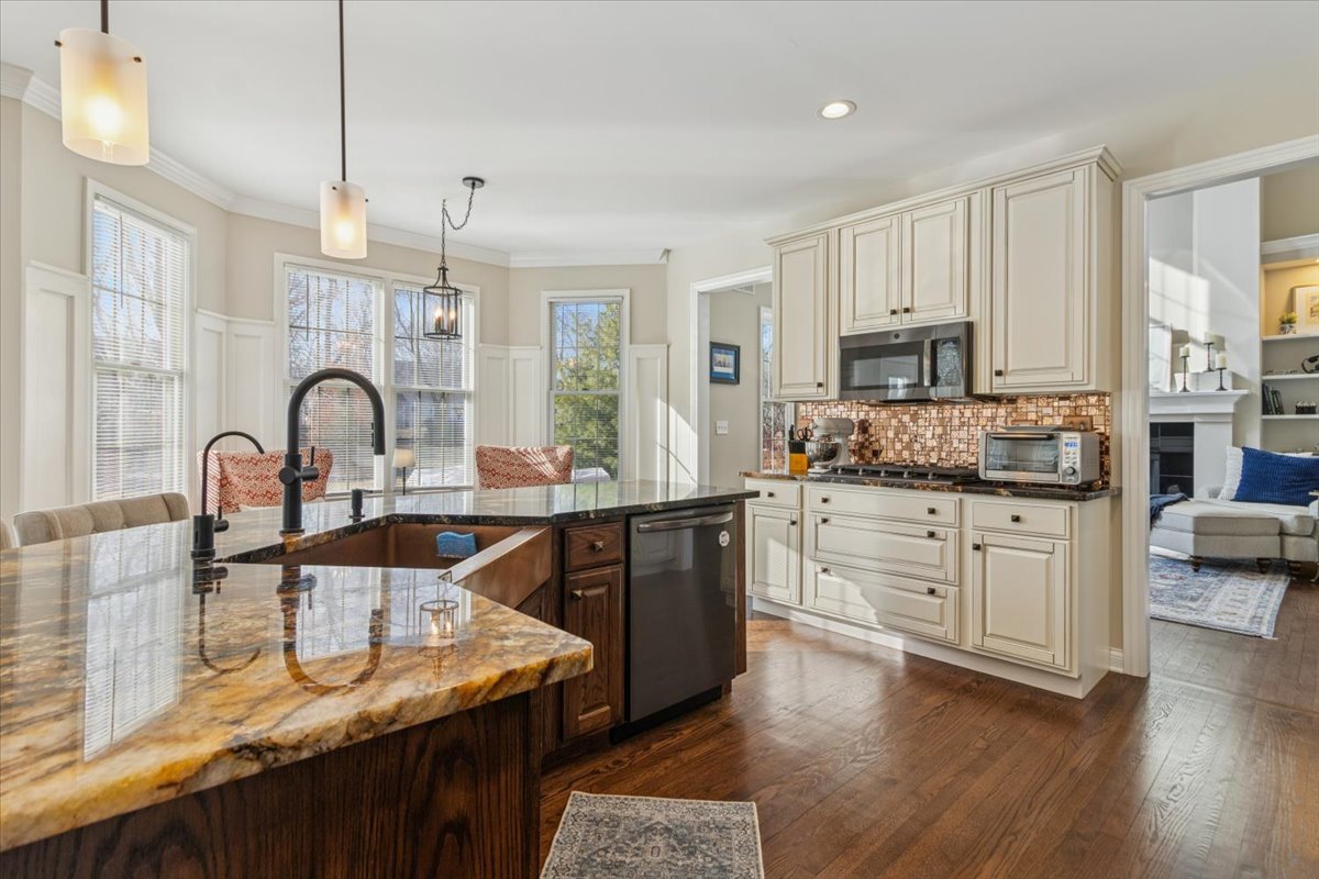 909 King Edward Avenue, St. Charles, IL 60174