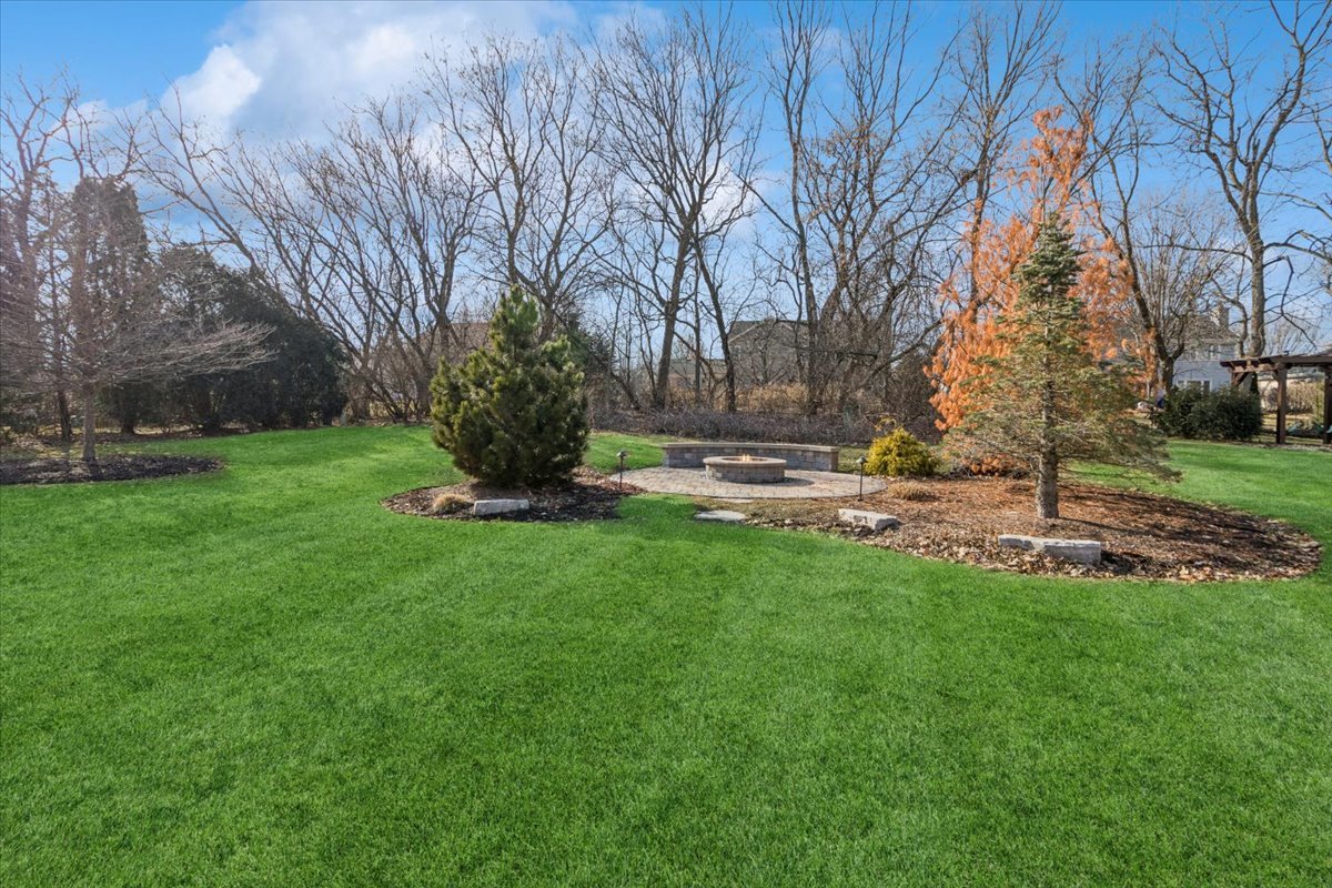 909 King Edward Avenue, St. Charles, IL 60174