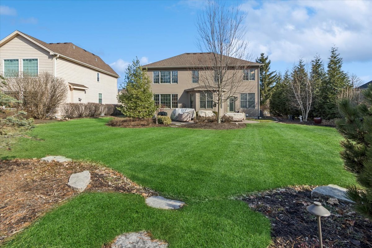 909 King Edward Avenue, St. Charles, IL 60174