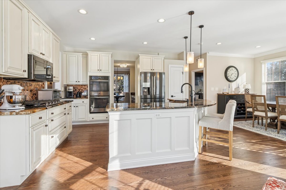 909 King Edward Avenue, St. Charles, IL 60174