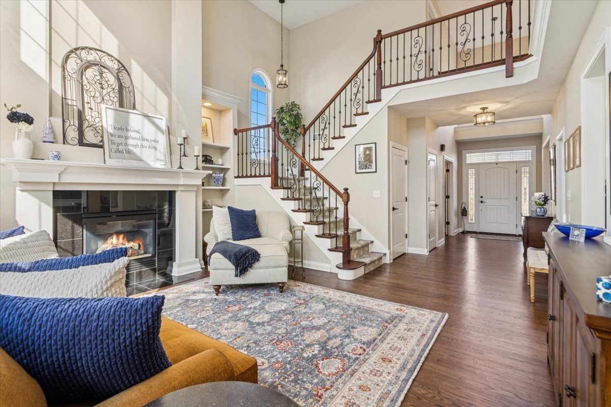 909 King Edward Avenue, St. Charles, IL 60174