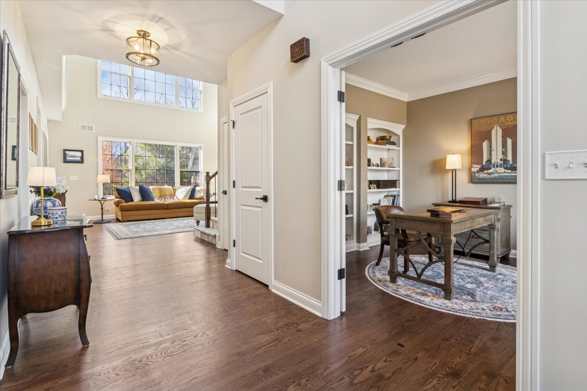 909 King Edward Avenue, St. Charles, IL 60174