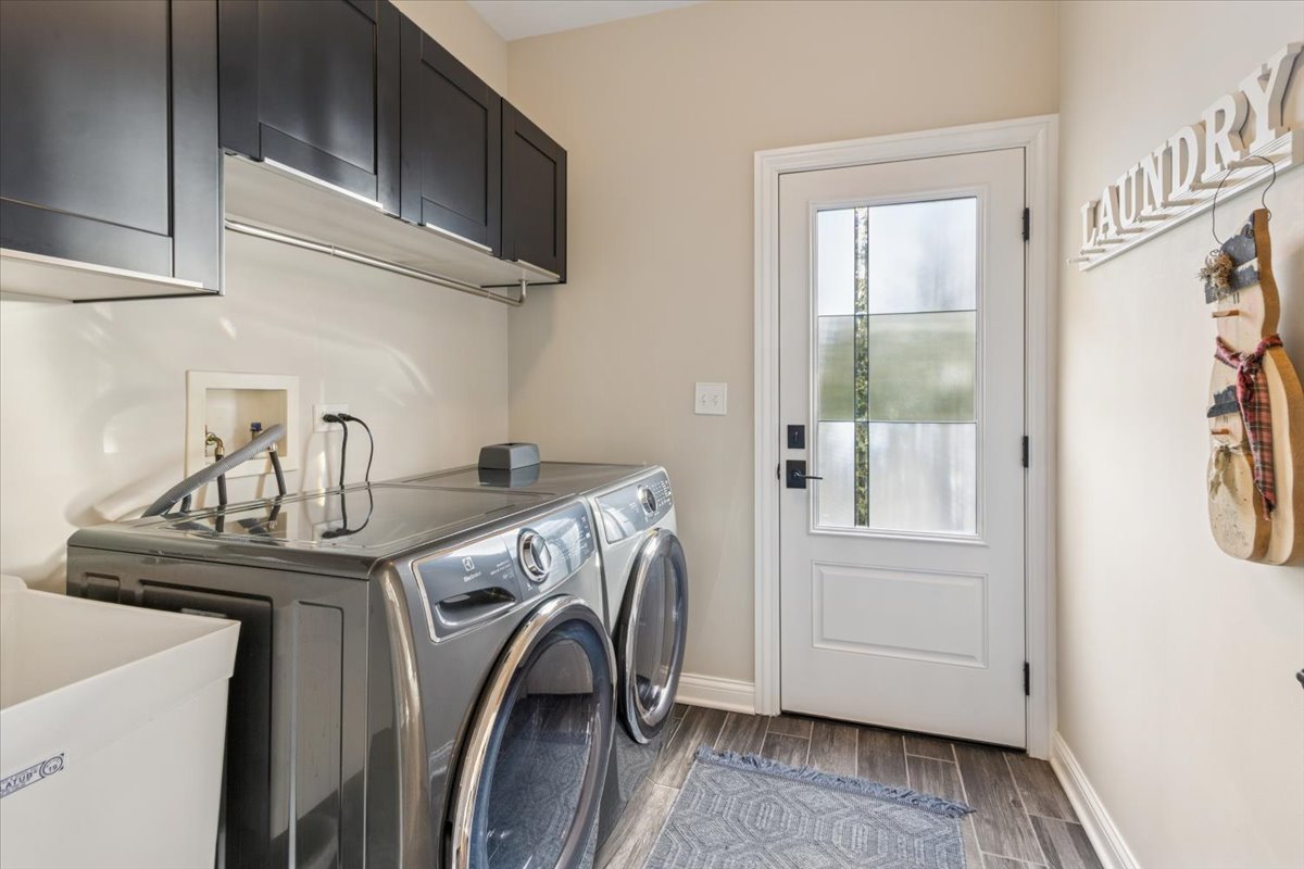 909 King Edward Avenue, St. Charles, IL 60174