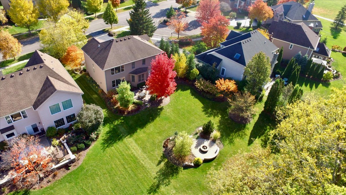 909 King Edward Avenue, St. Charles, IL 60174