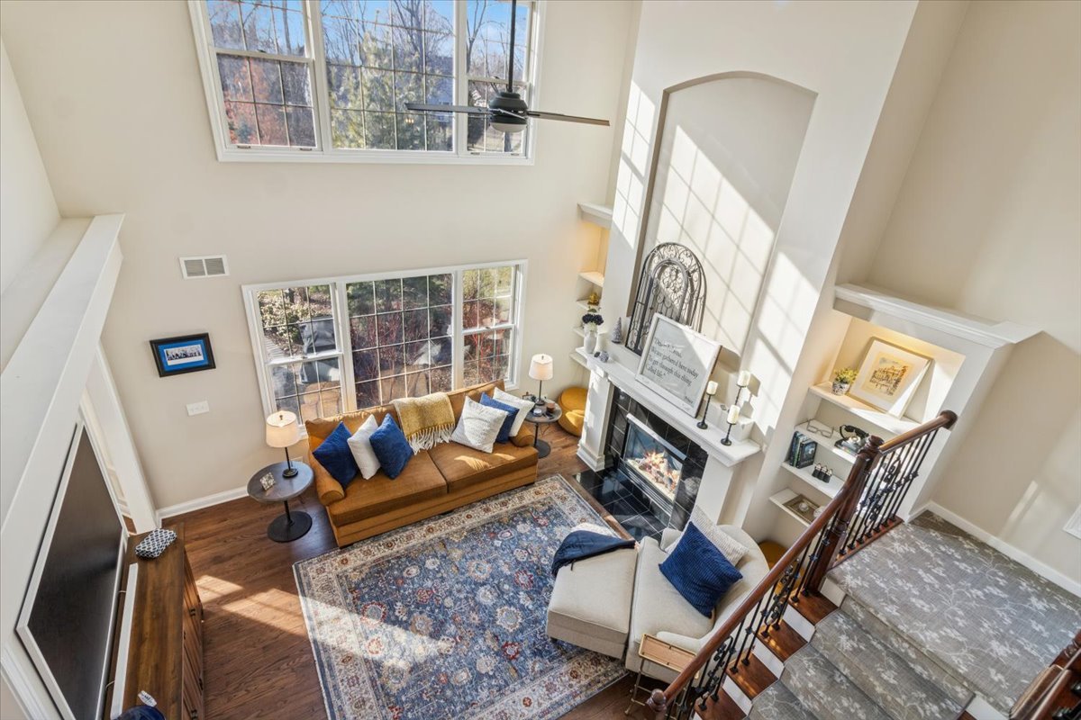 909 King Edward Avenue, St. Charles, IL 60174