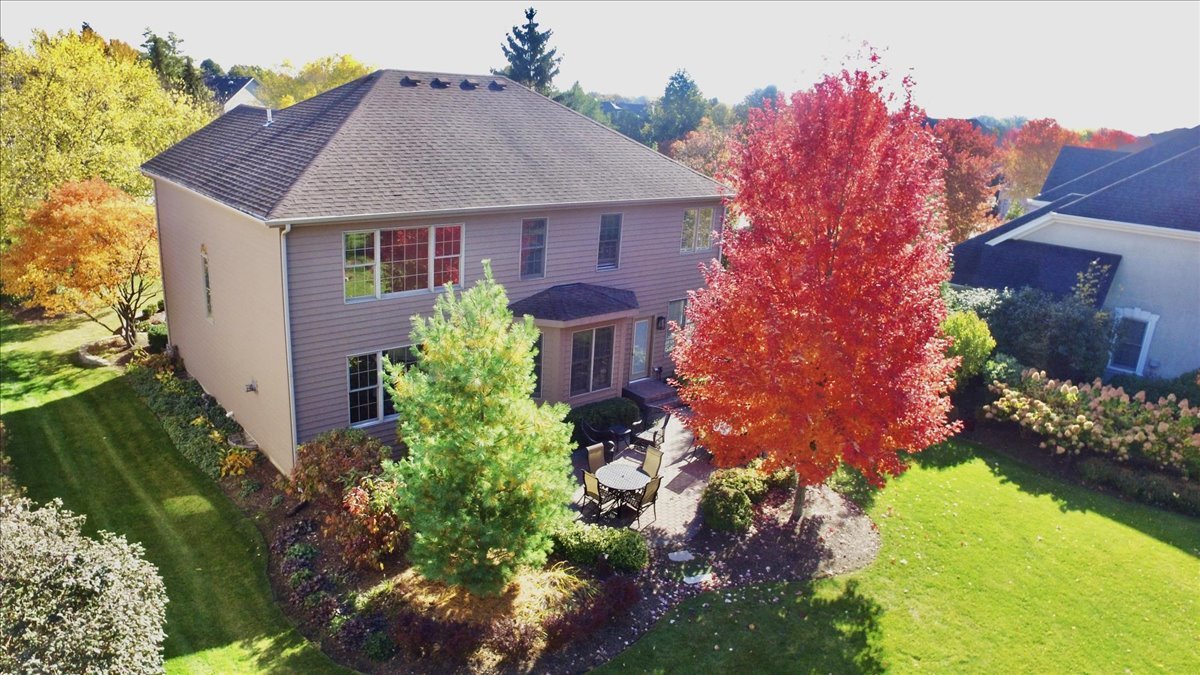 909 King Edward Avenue, St. Charles, IL 60174