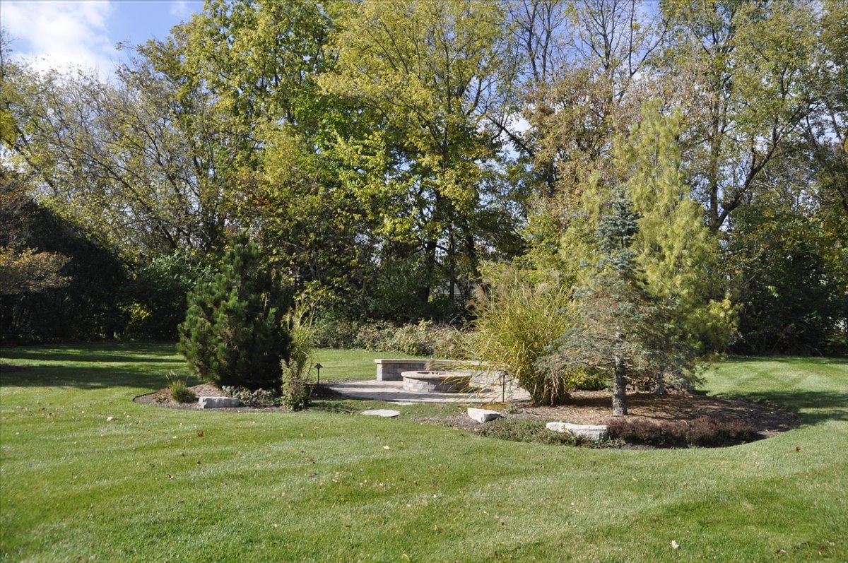 909 King Edward Avenue, St. Charles, IL 60174