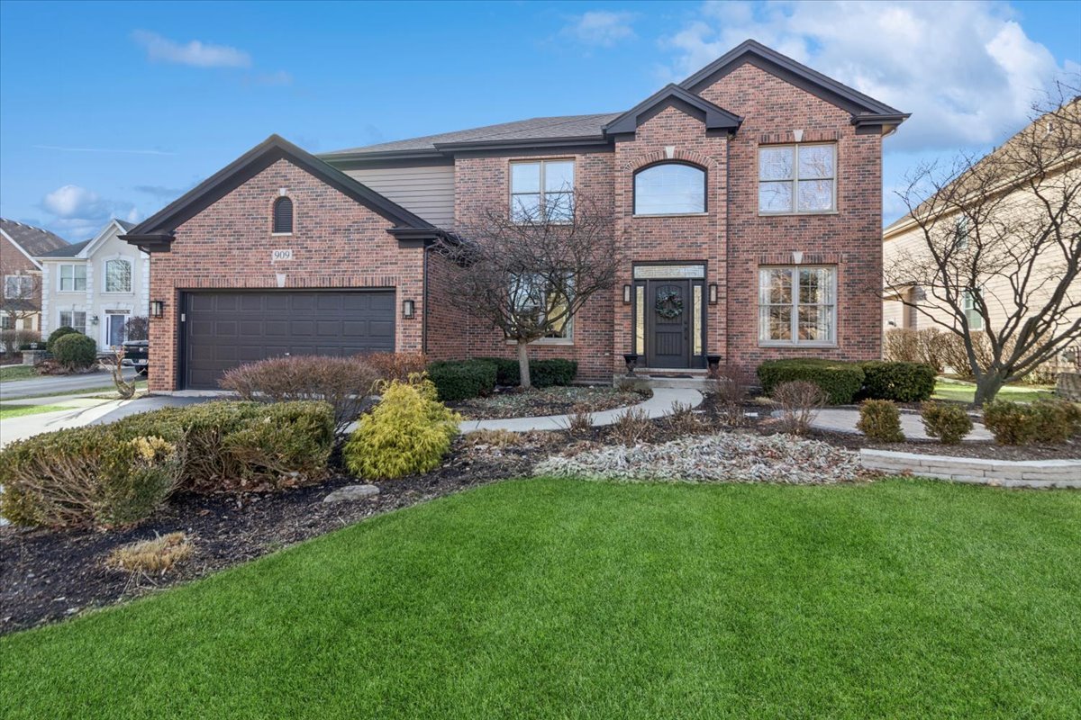 909 King Edward Avenue, St. Charles, IL 60174