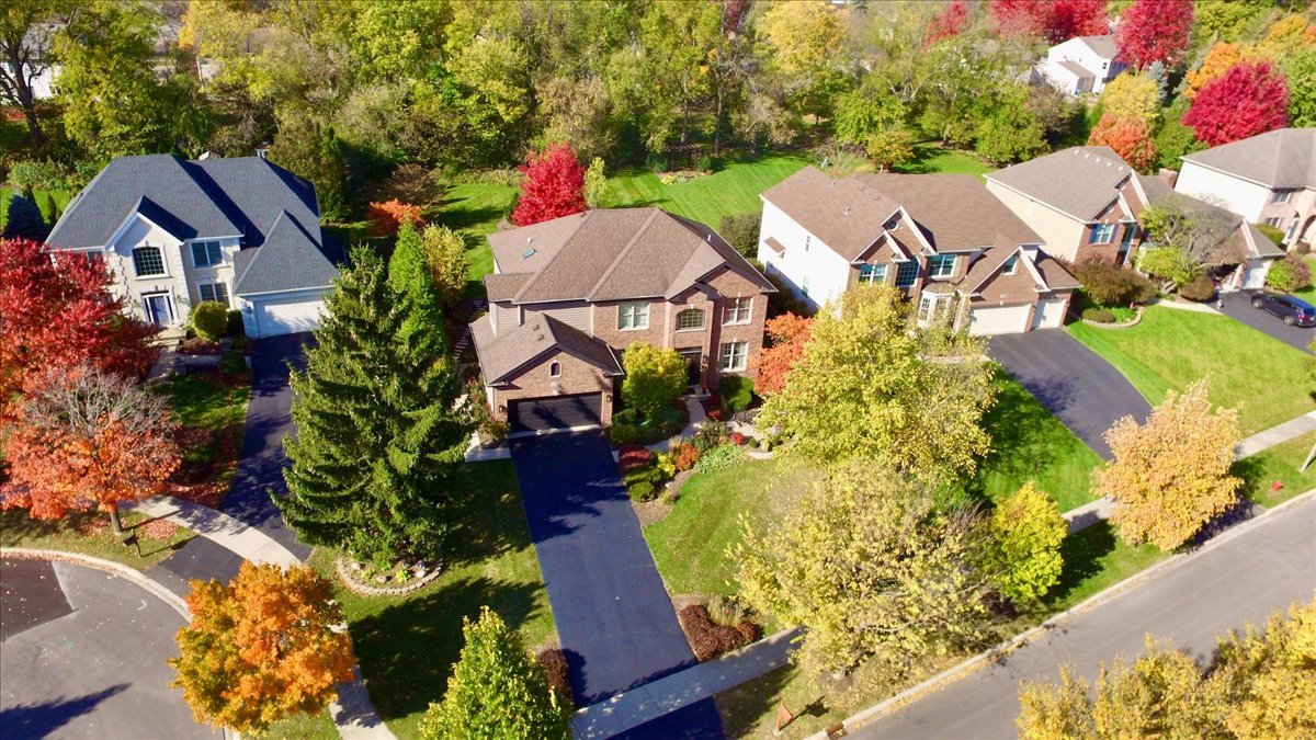 909 King Edward Avenue, St. Charles, IL 60174