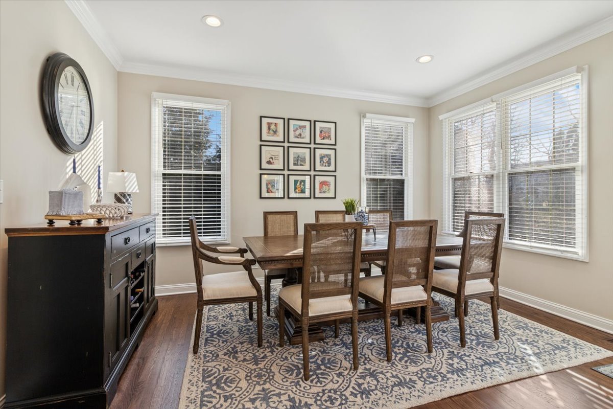 909 King Edward Avenue, St. Charles, IL 60174