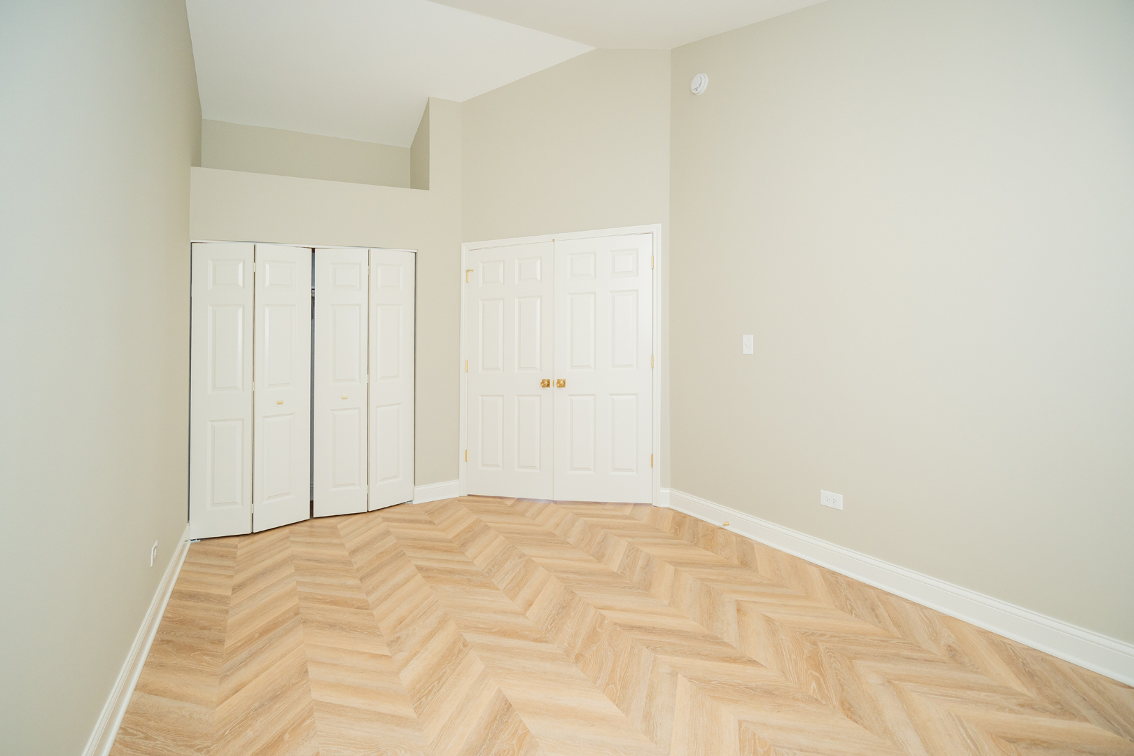 2835 Rutland Circle #202, Naperville, IL 60564