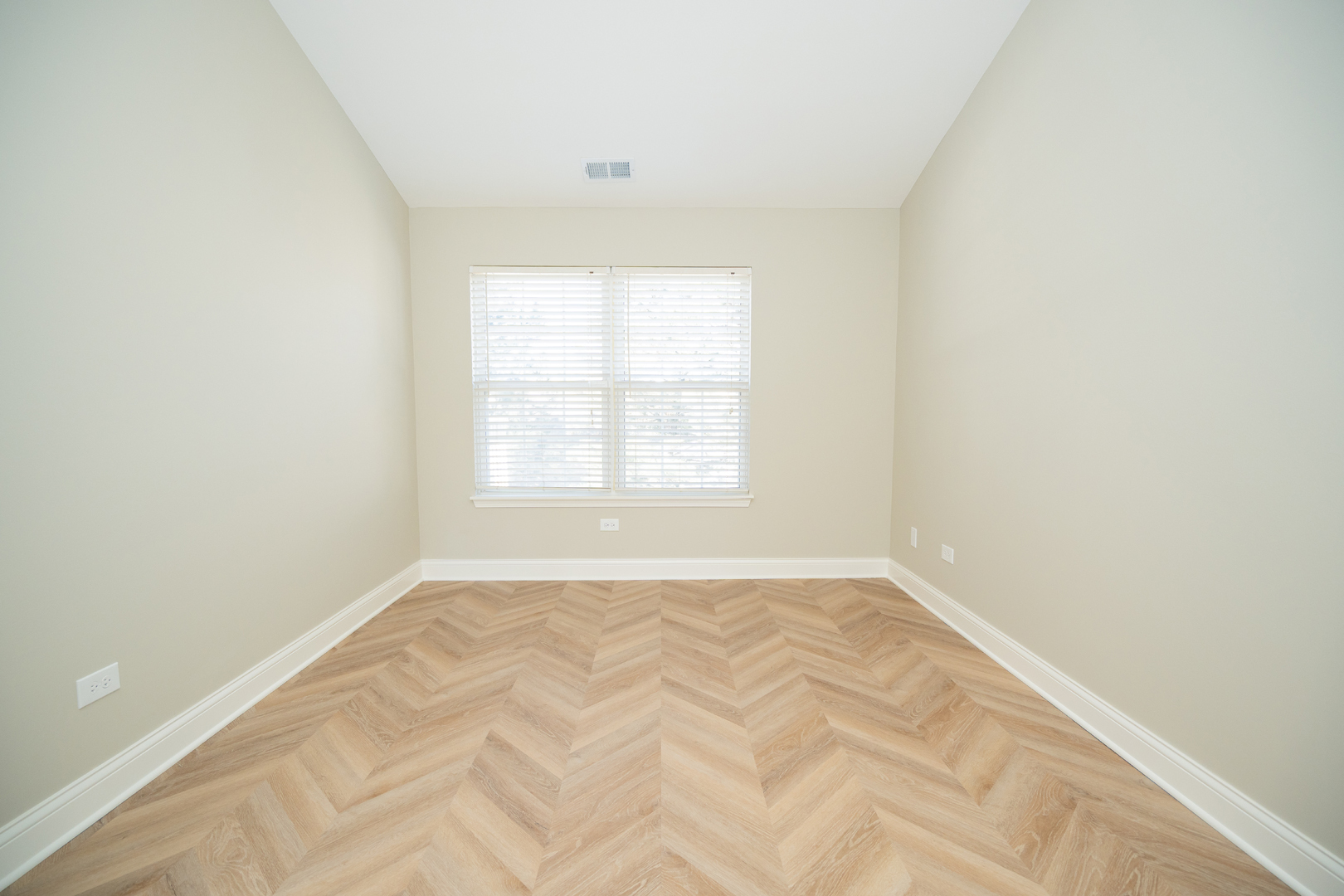 2835 Rutland Circle #202, Naperville, IL 60564