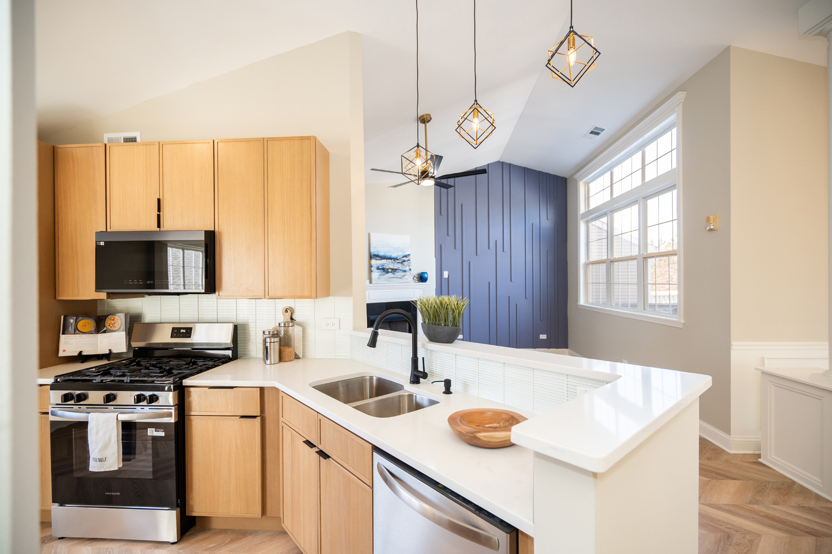 2835 Rutland Circle #202, Naperville, IL 60564