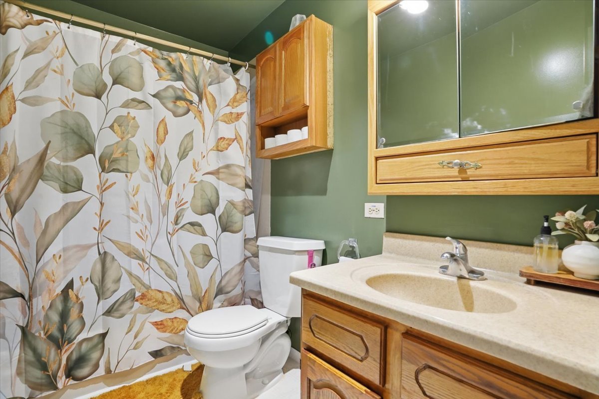 415 Garfield Road, Ingleside, IL 60041