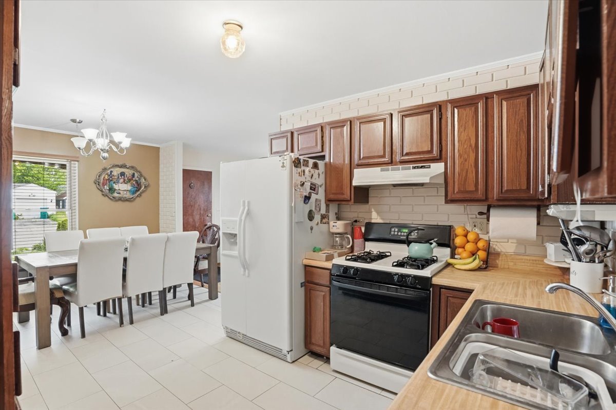 415 Garfield Road, Ingleside, IL 60041