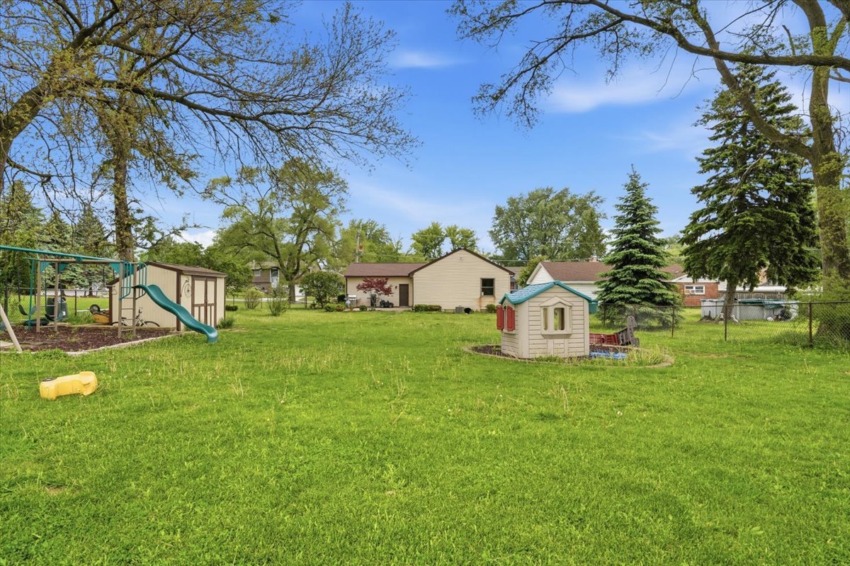 415 Garfield Road, Ingleside, IL 60041