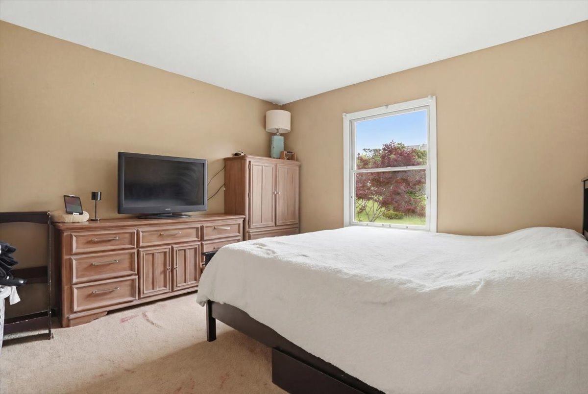 415 Garfield Road, Ingleside, IL 60041