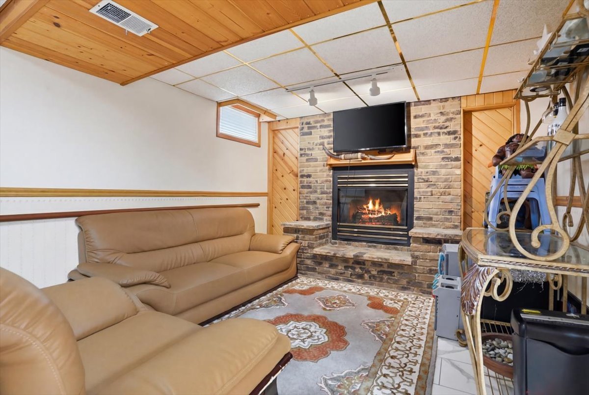 415 Garfield Road, Ingleside, IL 60041