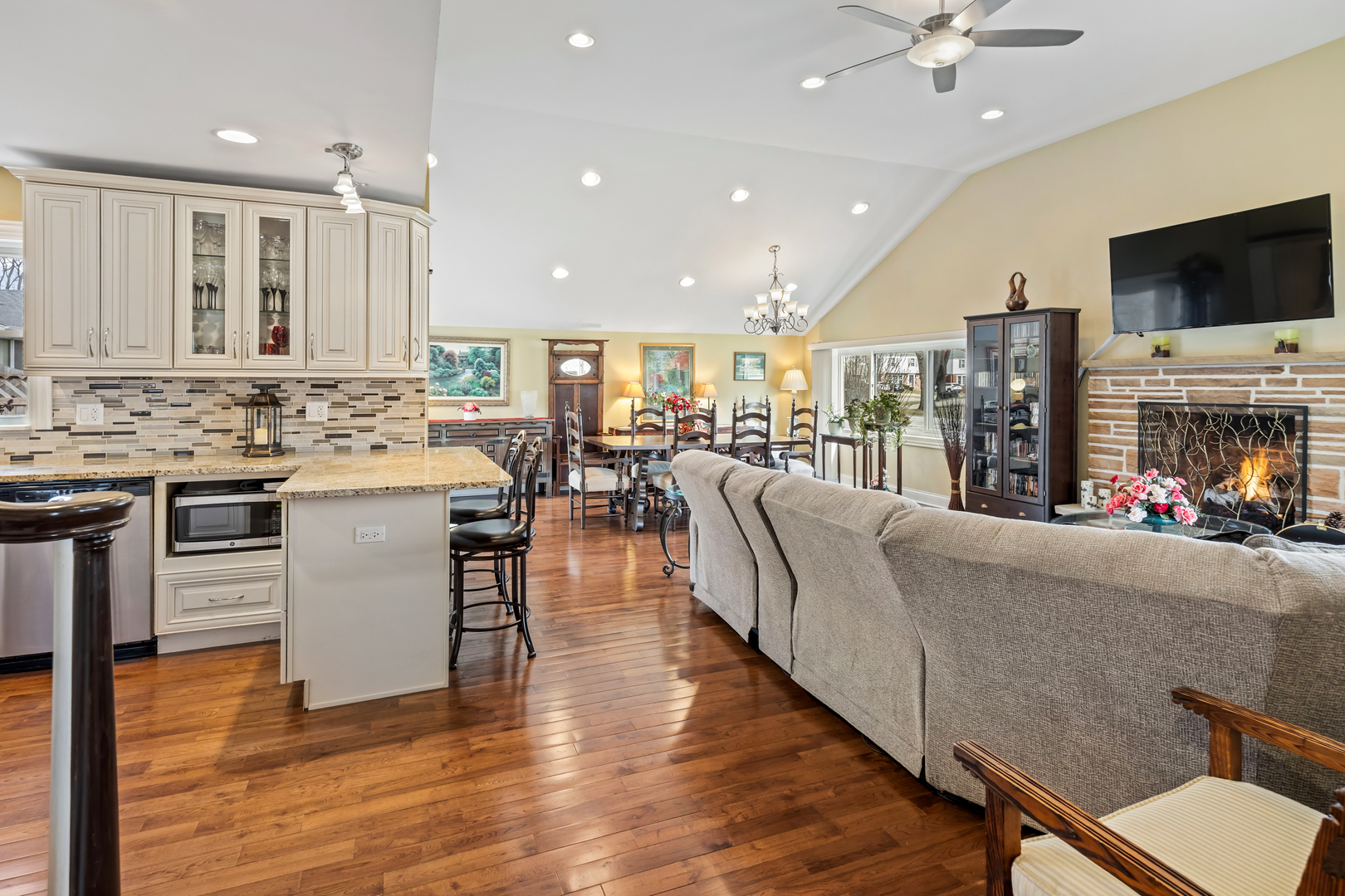 7934 Lotus Avenue, Morton Grove, IL 60053