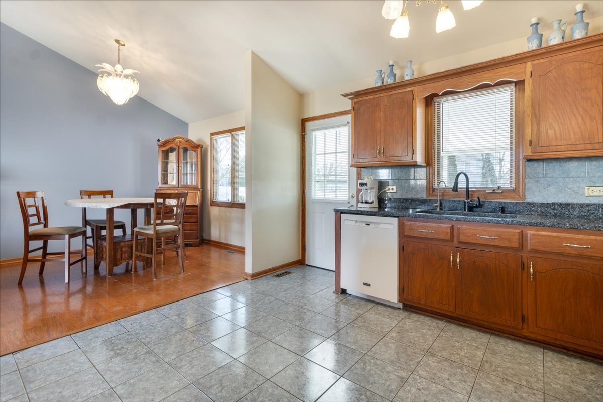 16641 W Oneida Drive, Lockport, IL 60441