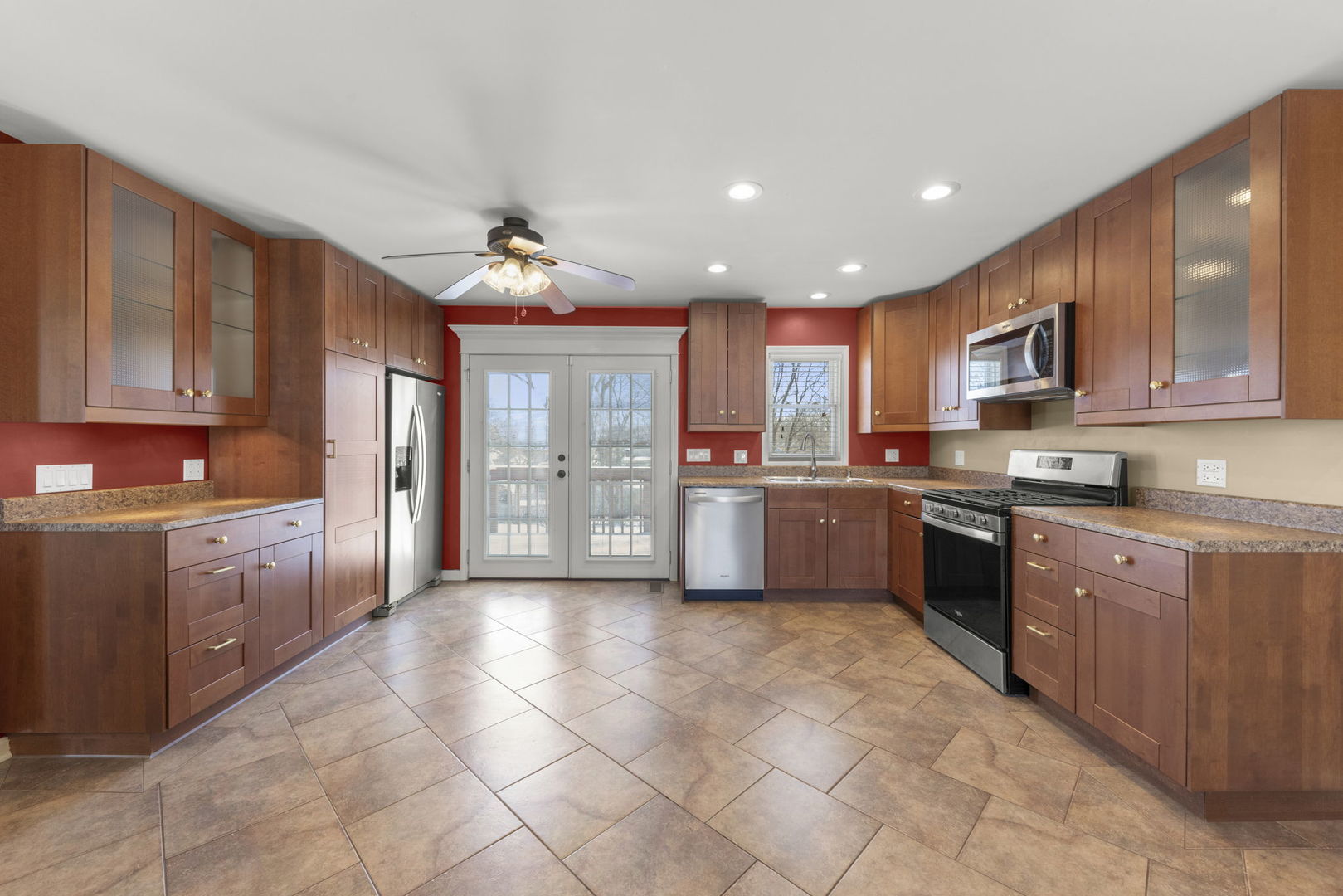 13 S Victoria Lane, Streamwood, IL 60107