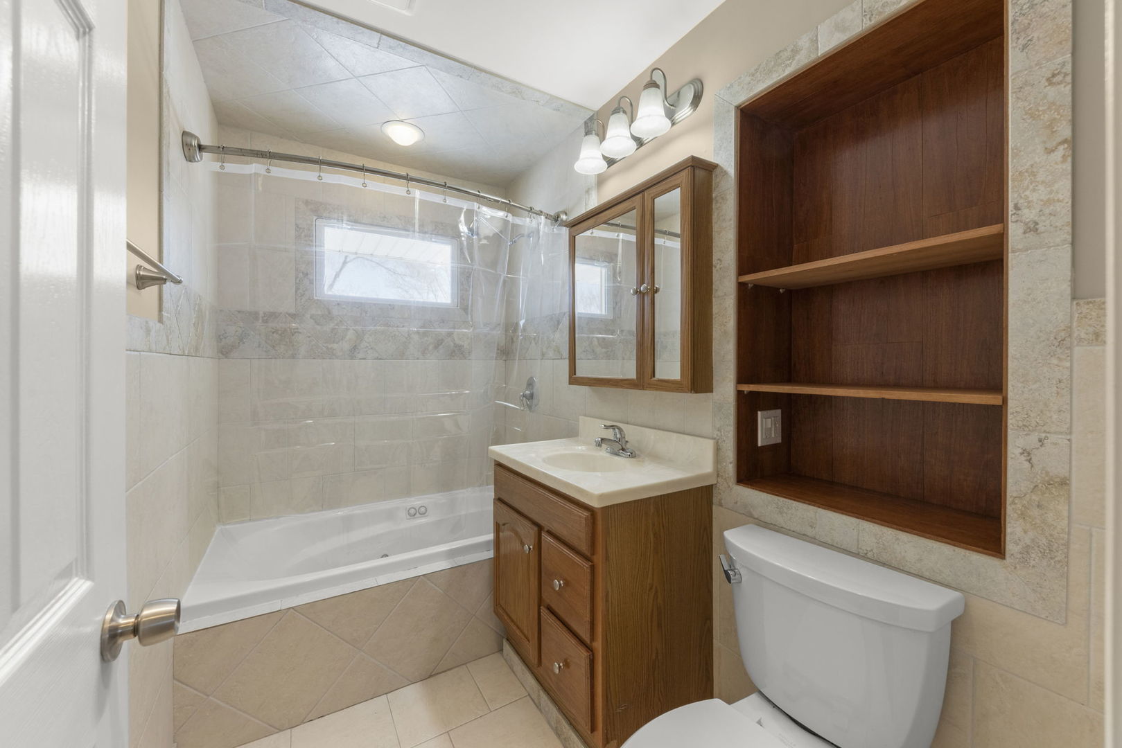 13 S Victoria Lane, Streamwood, IL 60107