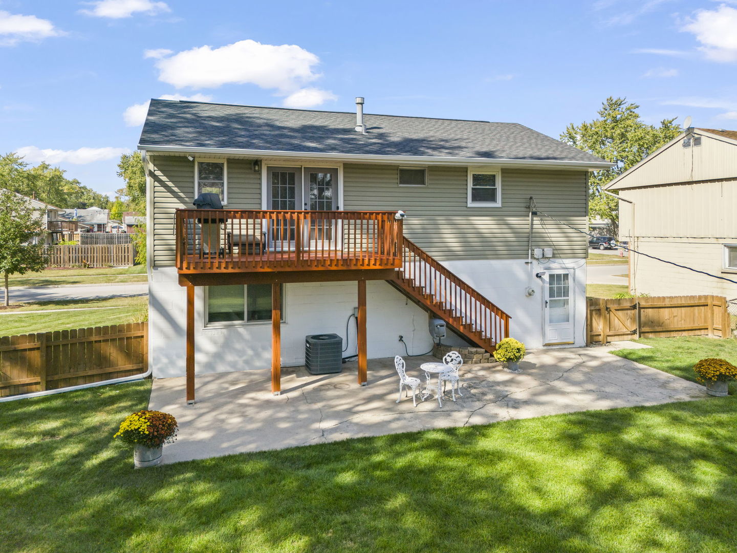 13 S Victoria Lane, Streamwood, IL 60107