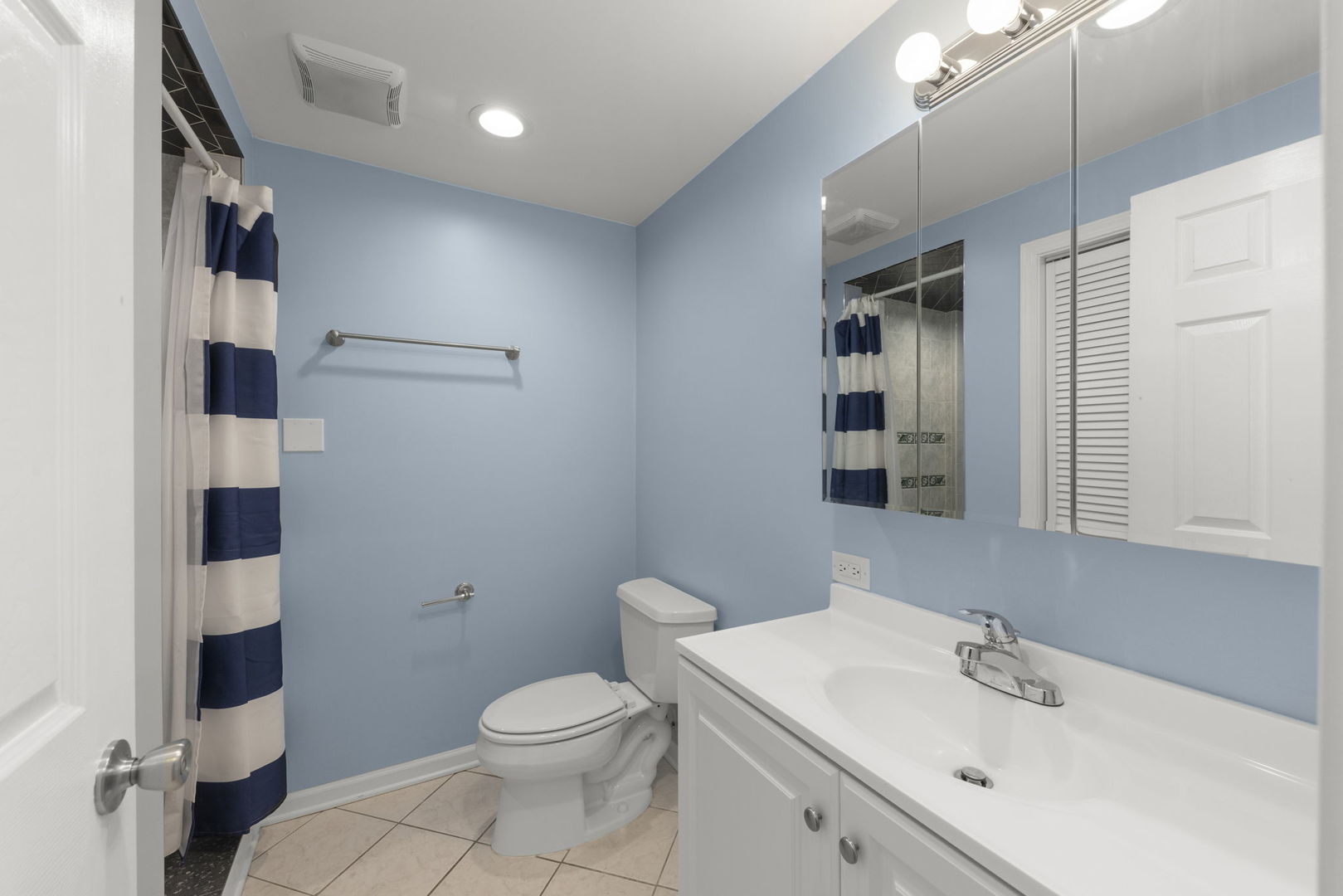 13 S Victoria Lane, Streamwood, IL 60107