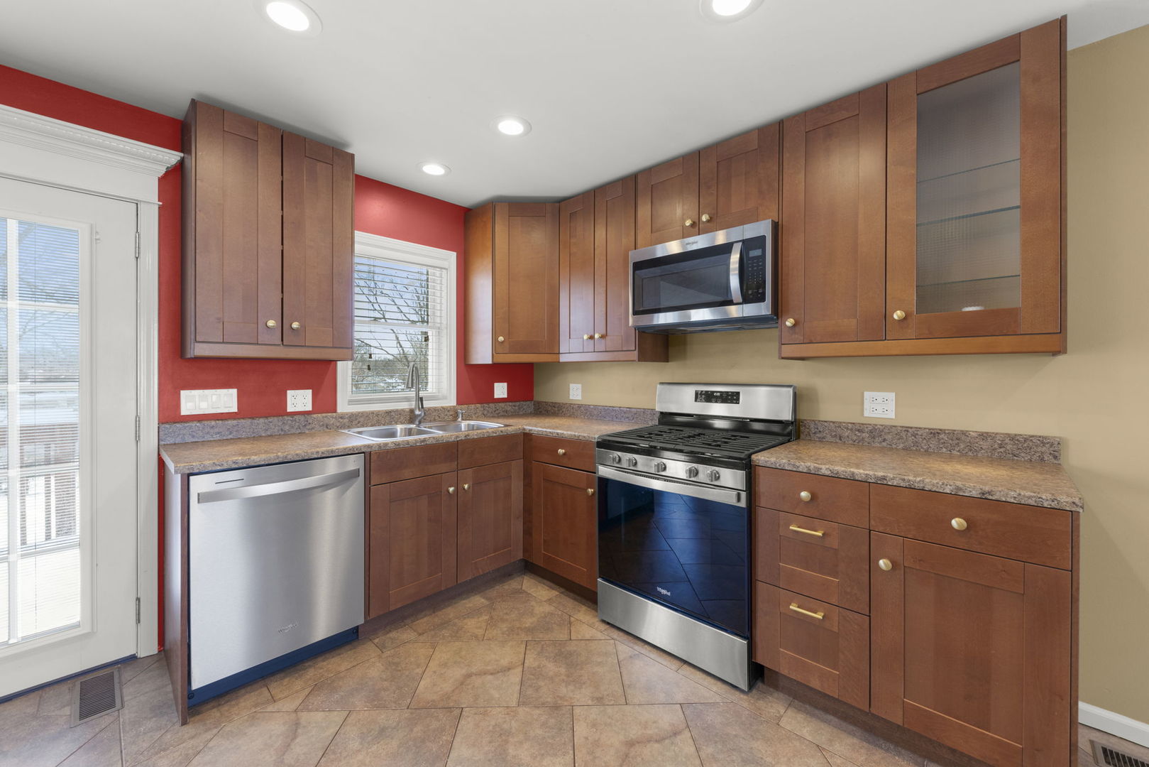 13 S Victoria Lane, Streamwood, IL 60107