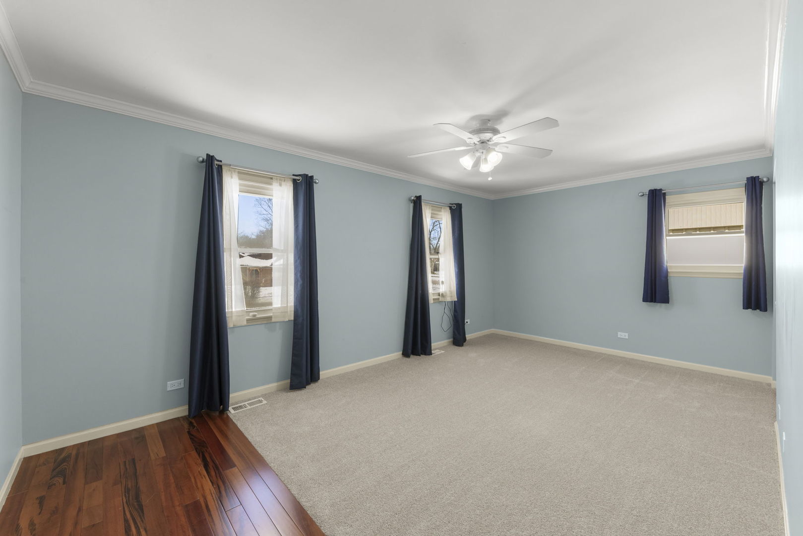 13 S Victoria Lane, Streamwood, IL 60107