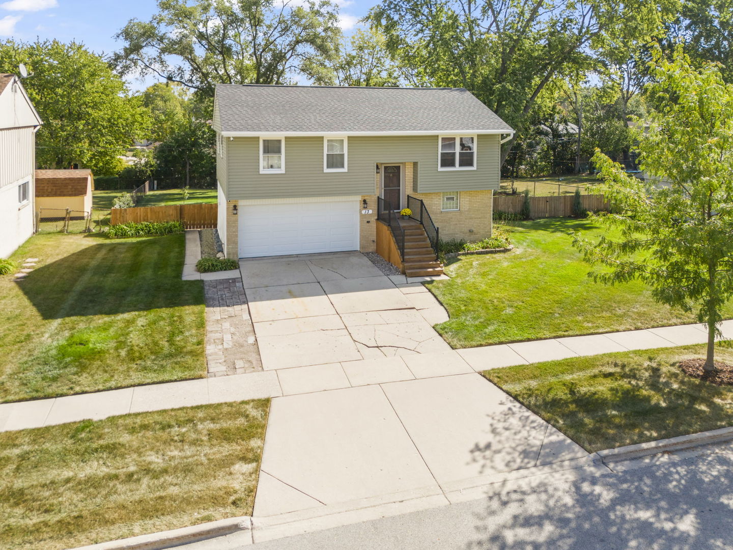 13 S Victoria Lane, Streamwood, IL 60107