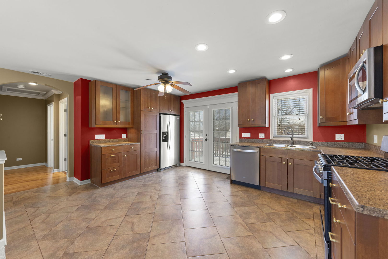 13 S Victoria Lane, Streamwood, IL 60107