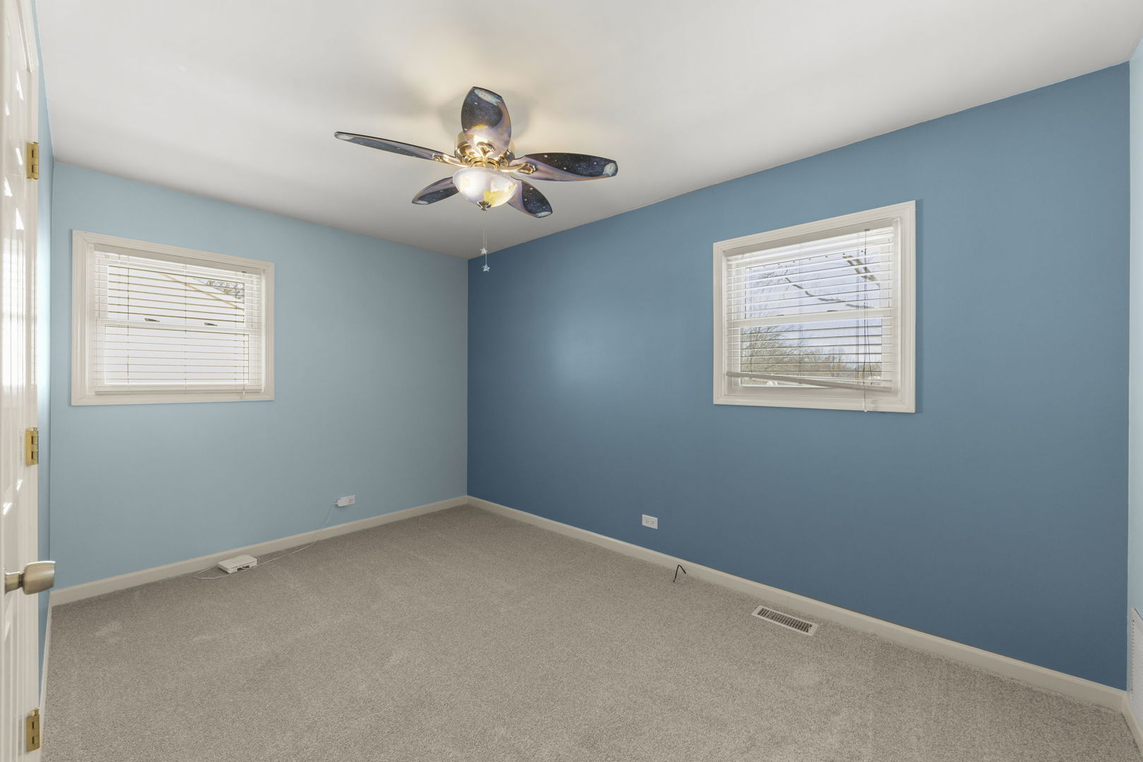 13 S Victoria Lane, Streamwood, IL 60107