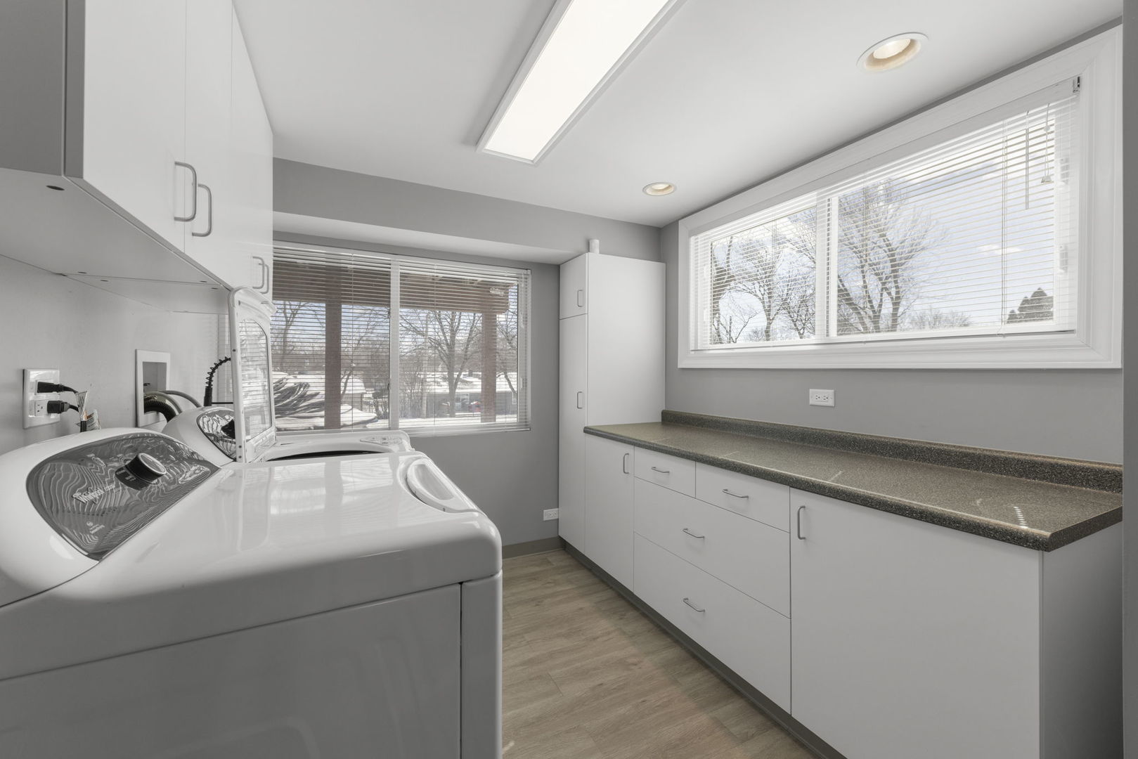 13 S Victoria Lane, Streamwood, IL 60107