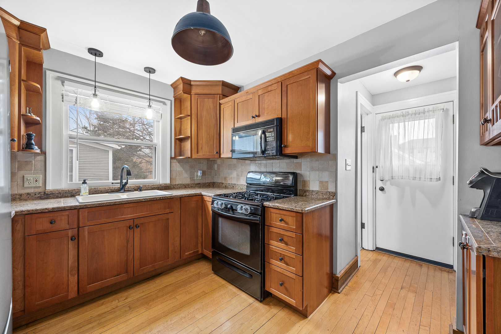 428 Hillside Avenue, Glen Ellyn, IL 60137