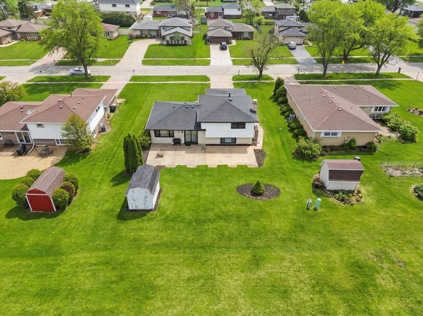 9S315 Cumnor Road, Downers Grove, IL 60516