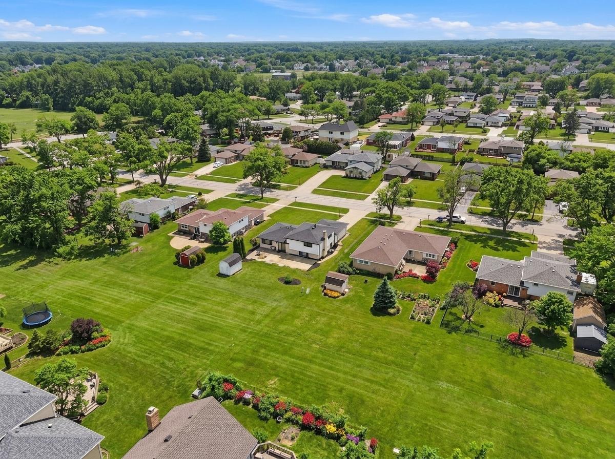 9S315 Cumnor Road, Downers Grove, IL 60516