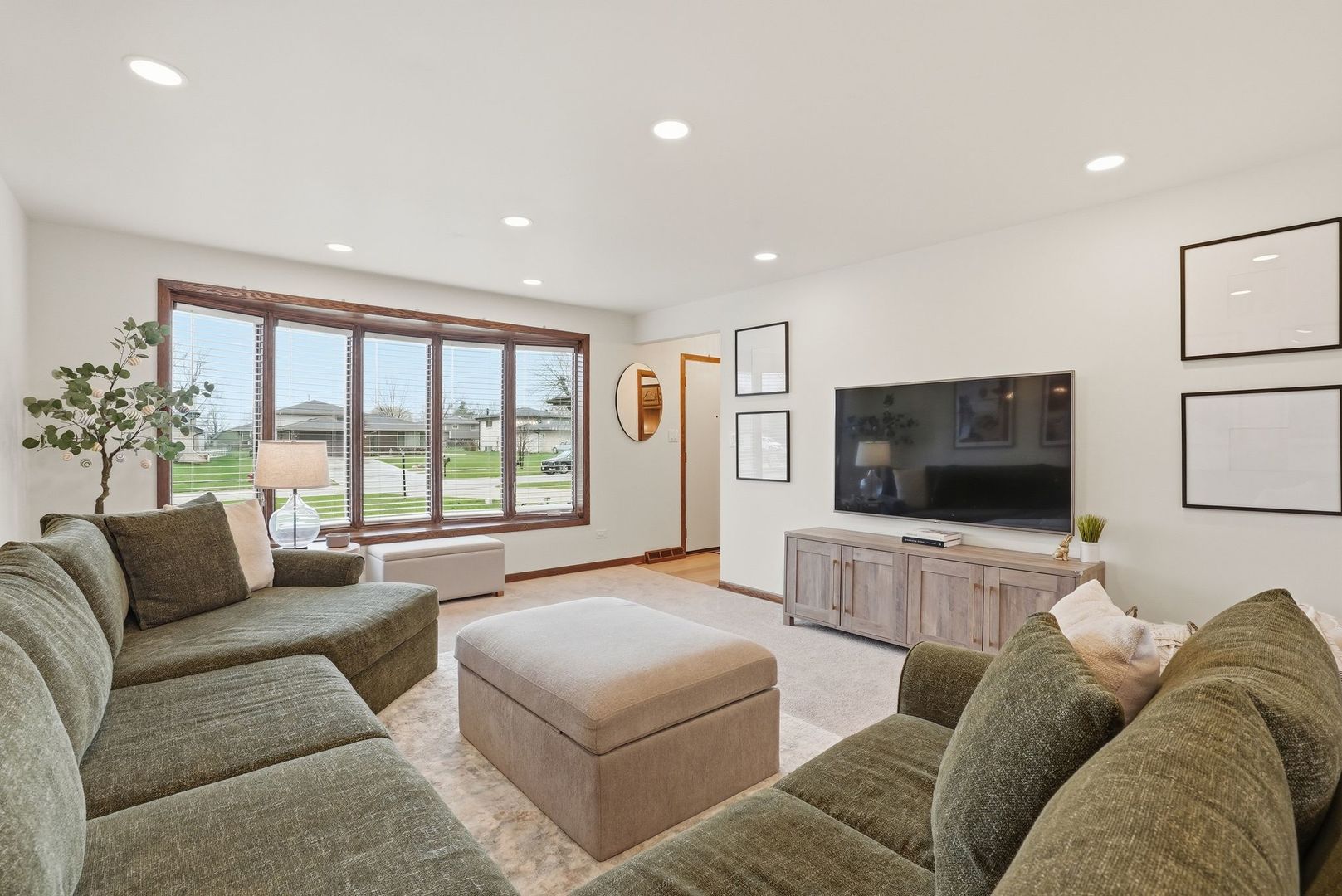 9S315 Cumnor Road, Downers Grove, IL 60516